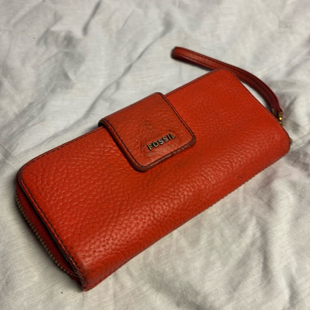 Fossil Women’s Zip All Around Wallet in Burnt Orange Leather Clutch